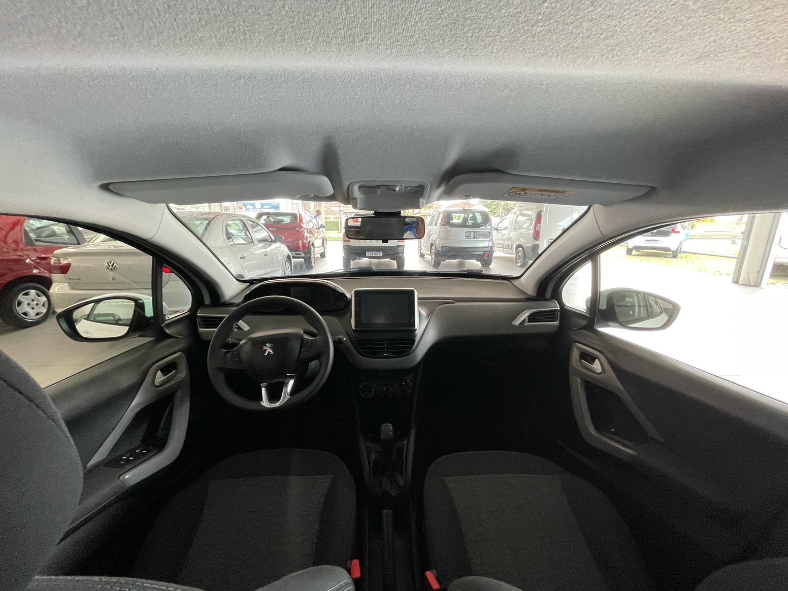 PEUGEOT         208