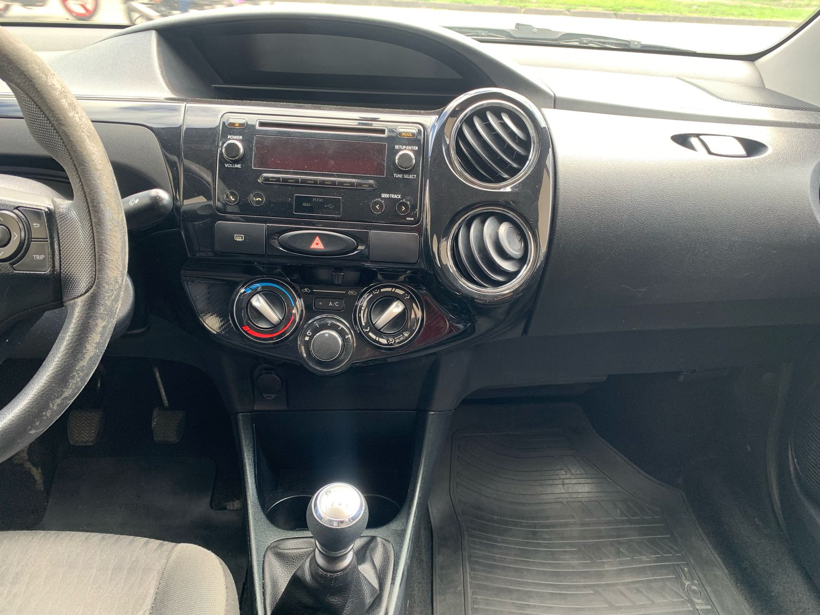 TOYOTA         ETIOS